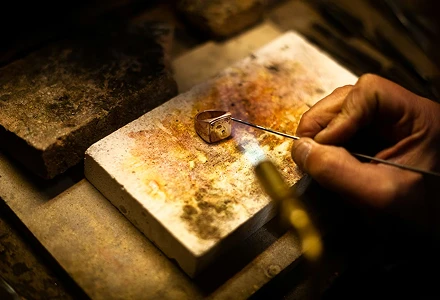 Corta la materia prima seg&uacute;n el dibujo