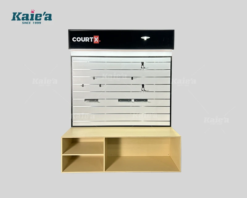 vitrina de tienda de deportes con canal de aluminio