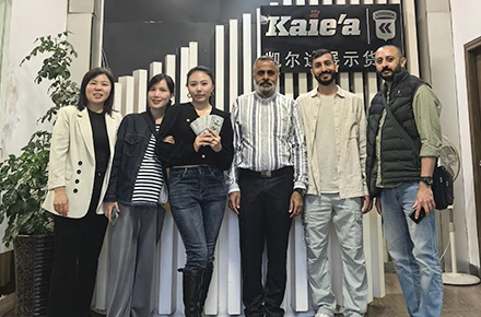 Foto de grupo con clientes
