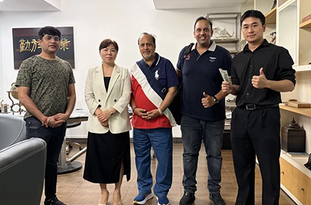Foto de grupo con clientes